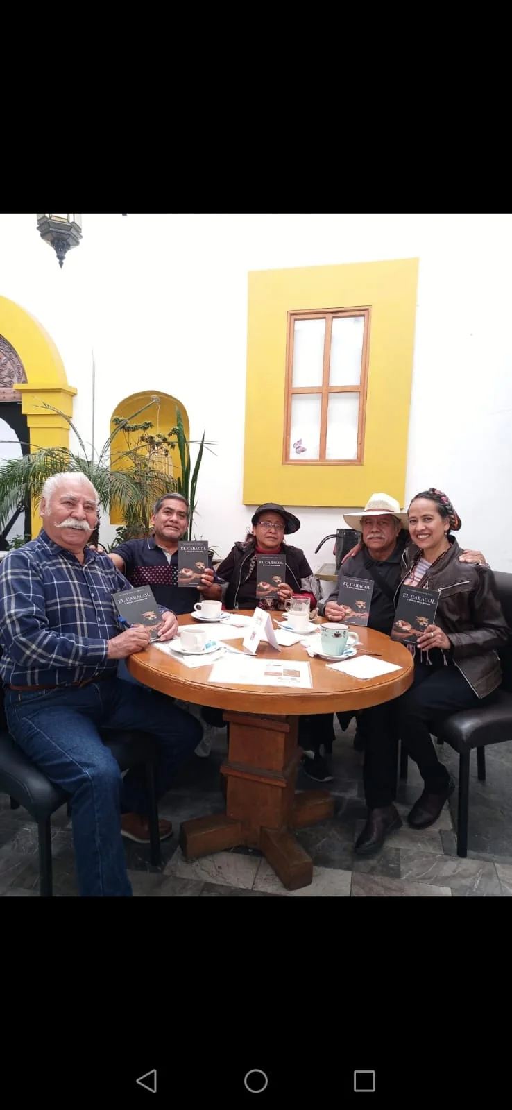 Reunión de artistas en la Embajada Multicultural